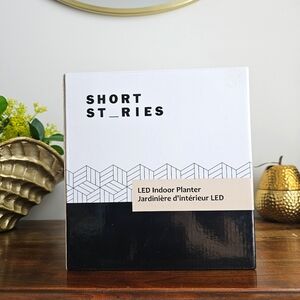 Short Stories LED Indoor Planter With Grow Light Brand New